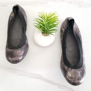 Stuart Weitzman Ballet Flats Snakeskin Print Antique Silver Leather Shoe Womens